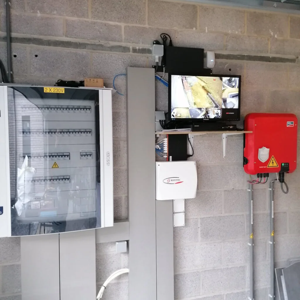 Électricien au travail